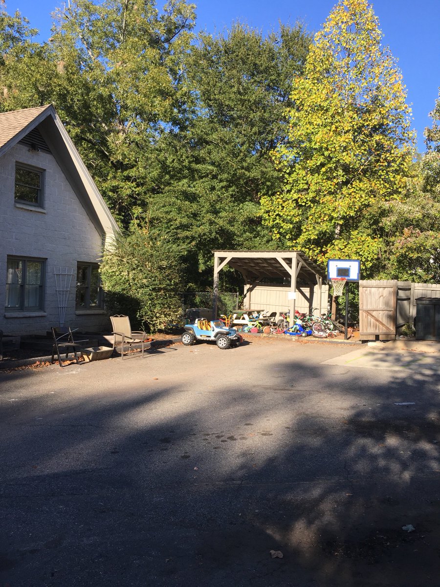 kayeligwildes's tweet photo. Homeless shelter for single mothers trying to get back on their feet! If you ever get the chance to volunteeer here, do it!💖 #EDMGassets https://t.co/N9Z7DNIYBb