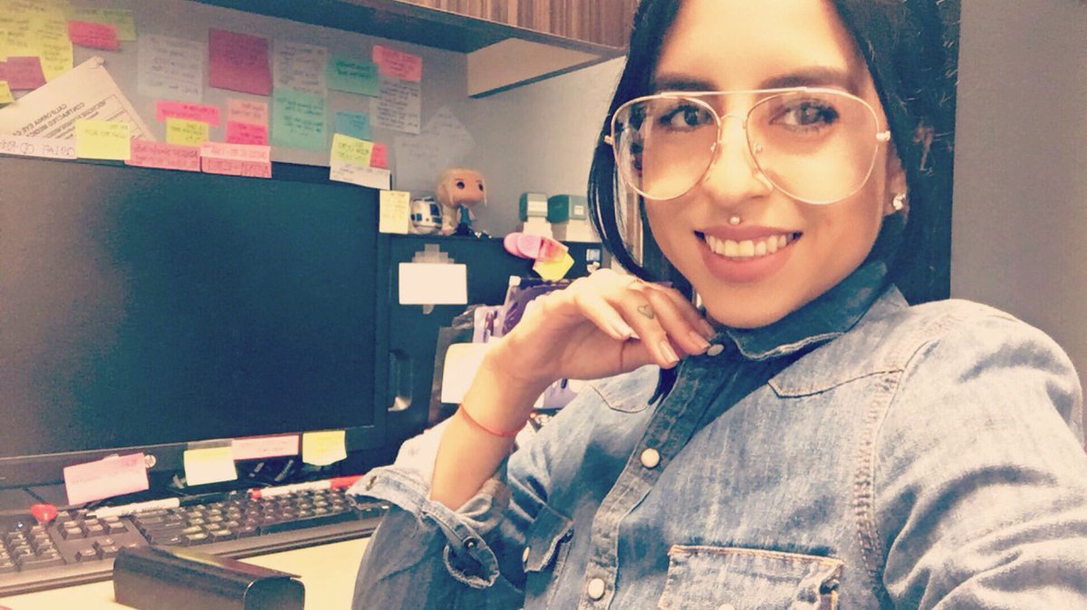 user694201111's tweet image. My workstation is where all post-its go to die. #MedicalCoderProblems