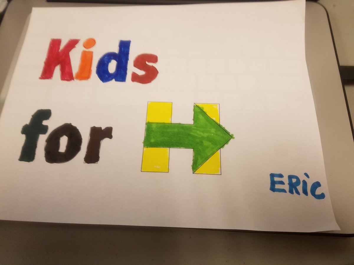 Eric_Benitez1's tweet photo. Inspired in coloring for #KidsForHillary. I love coloring. / Inspirado en coloriar para #NiñosPorHillary. Me gusta coloriar. https://t.co/ucsNNjoezs