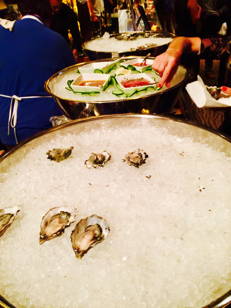SuperiorSelf's tweet photo. Seafood! #raw #paleo #primal #oysters #bayleafkitchen https://t.co/wRQNhwLJcz