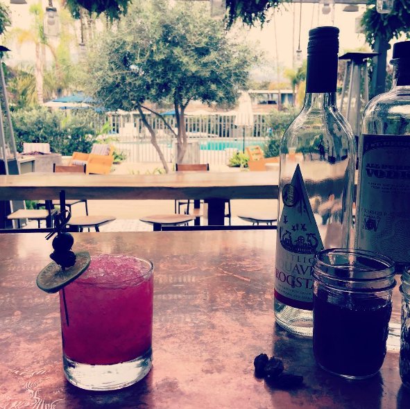 Kimpton's tweet photo. Not a bad way to spend a Wednesday, Mitchell. Cheers! RT @mitdlee4 Poolside #TheGoodlandSB #OutpostSB https://t.co/JqJMv4Acui