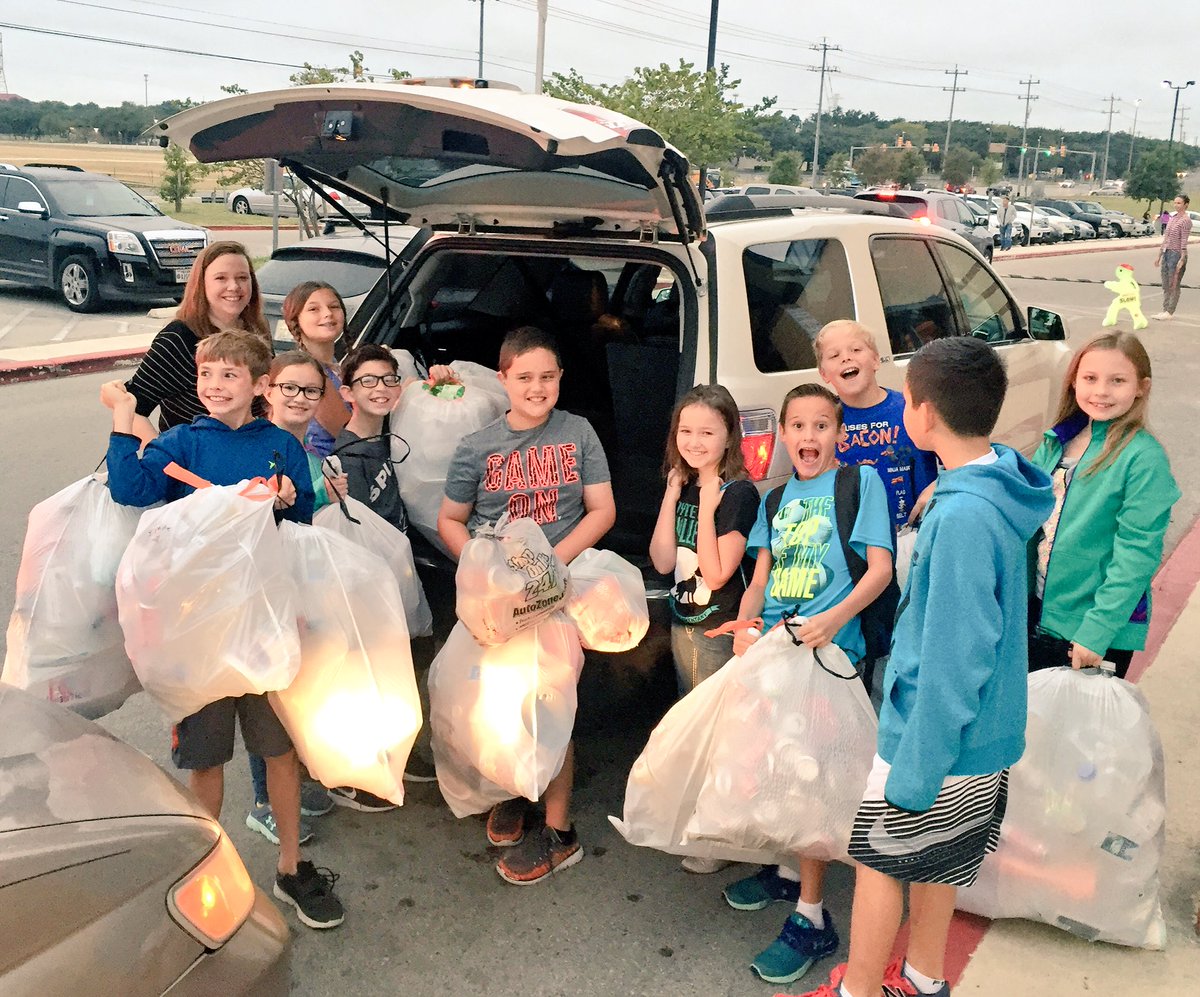 KuentzEcoFriend's tweet photo. Early morning Curbside recycling @NISDKuentz! Remember only #1PETE plastic and non-alcoholic cans #Kuentzrecycles https://t.co/MZXxD7vvog