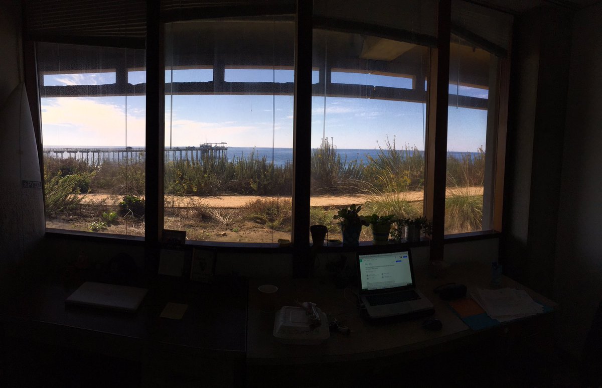 LaurenNadler's tweet photo. I am officially spoiled - this is the view from my @Scripps_Ocean office! #firstpostdoc #myoldofficelookedovergarbagecans https://t.co/Juz6xL3qf3