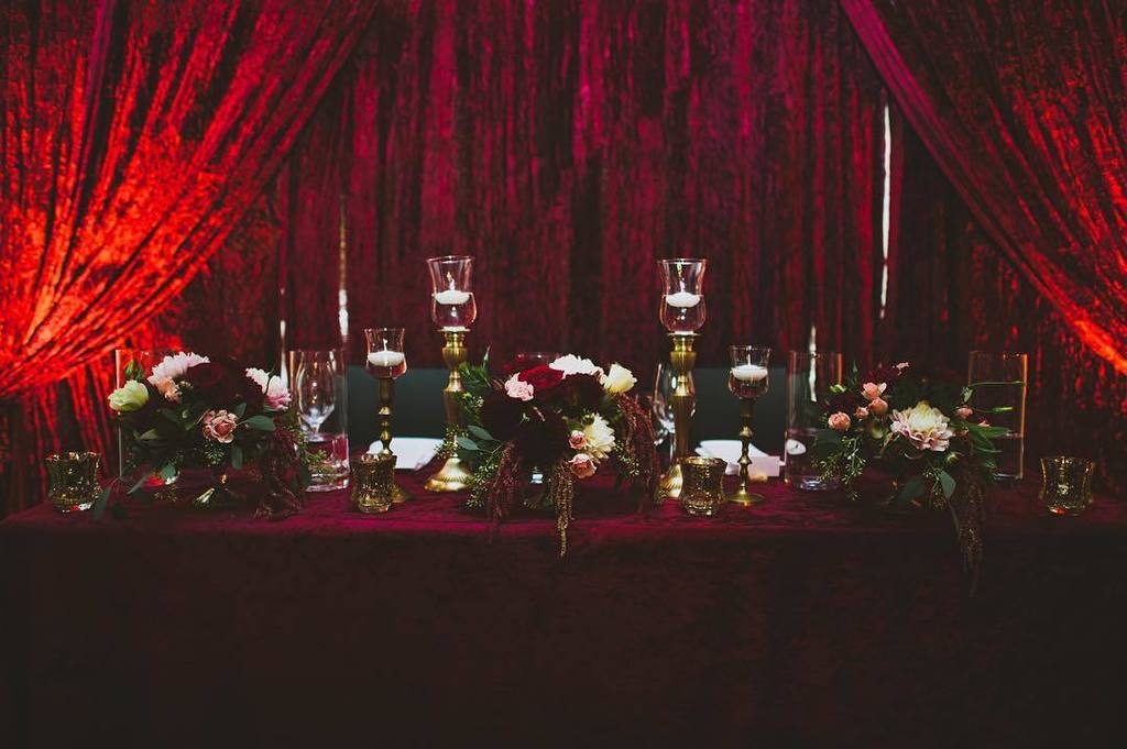 Day dreaming about the moody Fall decor by @flowerzinc for S&amp;R's wedding two years ago at … ift.tt/2e2fZd3