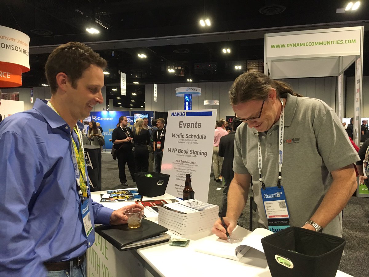 TheKimCo's tweet image. Signing books at the expo! #NAVUGSummit #learningpatterns #comegetyourcopynavgirl #CountOnSummit @markbrummel