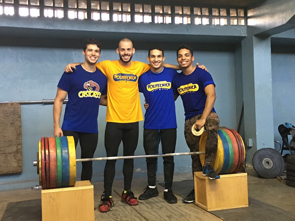 IsaiasCris's tweet photo. Parte del Equipo de Halterofilia #POLI  🏋🔥 #LAI2016 https://t.co/A1fTejxO2m