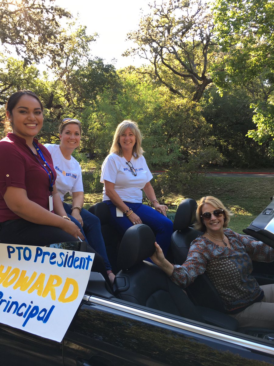 stefniehancock's tweet photo. #howdynightparade #HowardECC #AlamoHeights #Ahisd https://t.co/nwKjG2bUgM
