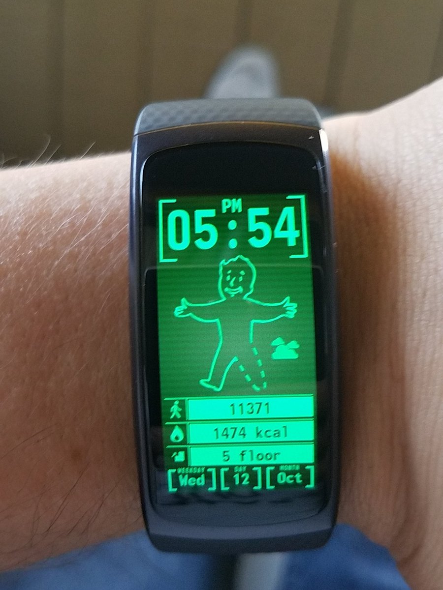 opie4386's tweet photo. #Gearfit2 fallout wallpaper. Vault boy reacts to physical activity! @bethesda @FalloutOTR https://t.co/EL2TsUAEbp