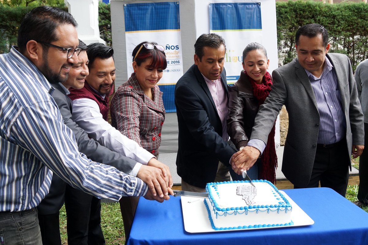 UnivasOaxaca's tweet photo. Hoy celebramos 11 años de transmisiones de @radioUNIVAS, la emisora por internet de la Universidad Vasconcelos #Oaxaca https://t.co/2gt5o62frM