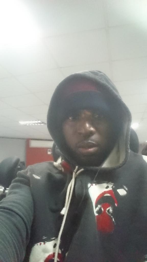 ololademe's tweet photo. Night in the Office, I'm tired already yet we on #vampiremood no sleeping https://t.co/raMhHo9dpQ
