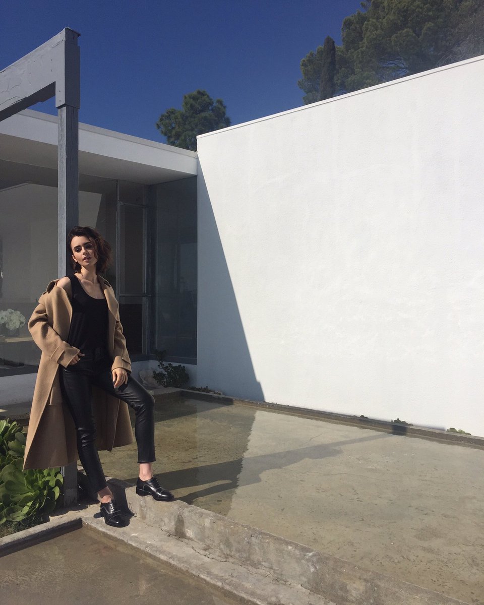 lilycollins's tweet photo. #Livinglifeunfiltered today with @LancomeUSA...https://t.co/heWrg9w6uj https://t.co/SL5faFLzxj