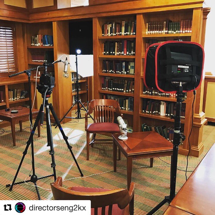 KamerarVideo's tweet photo. The #Kamerar #Dfuse #Foldable #Softbox being used #onset by @directorseng2kx! #DfuseSoftbox #KamerarSoftbox #LEDlight #LightPanel https://t.co/ClnPY2IquV