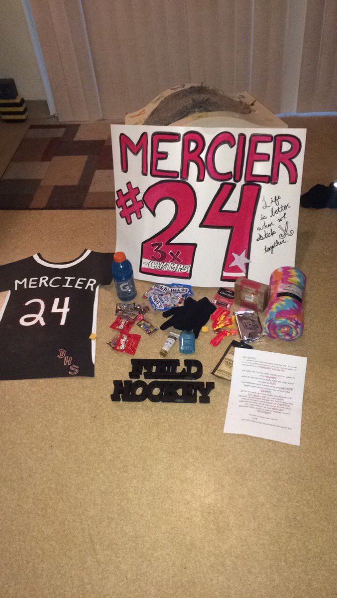 Samiann1899's tweet photo. Thank you to my team for this amazing #SeniorNight #BHSFH I couldn't ask for a better group of girls to spend senior year with https://t.co/7OLcuRfxdX