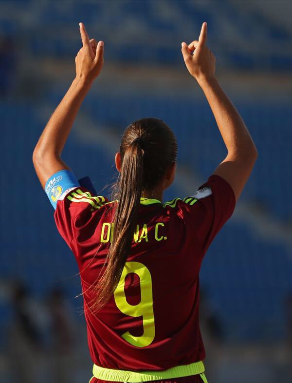 DichosdeChavez's tweet photo. "Ahí está la juventud, la generación de oro, la patria de oro, ¡Bravo Muchachas! @deynac18 https://t.co/QpmJGltLr3