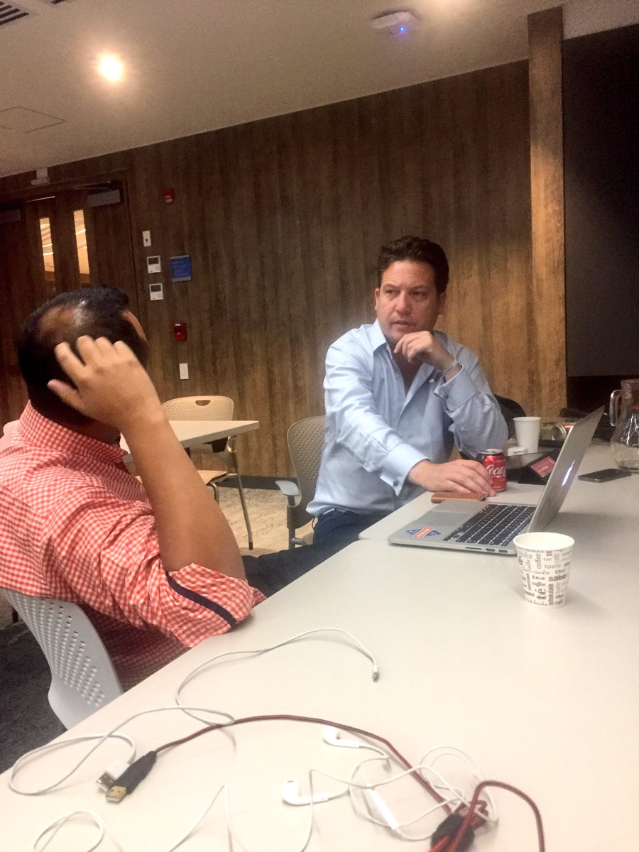 CatalinaGu's tweet photo. Cae la noche en Bogotá y seguimos en @MSFTColombia en one on one meetings de #NXTPFinTech con @clemengiraldo, @PabloSalazarR y @LucadePetris https://t.co/XfUE6aS6ab