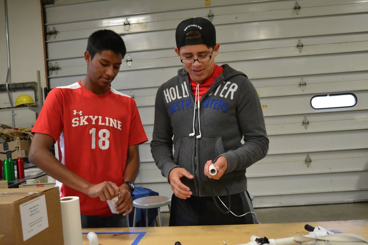 OceanFirstInst's tweet image. Check the video of #SVVSD students #ICSVVSD helping build shark lasers! Hang on #GreatWhiteSharks we are coming! youtube.com/watch?v=t1KohD…