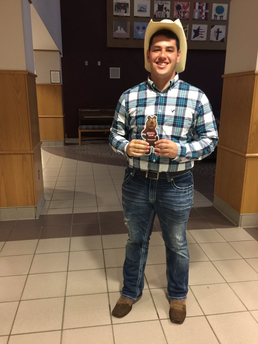 BearsFamilies's tweet image. It's Maroon &amp;amp; White night at the @MSU_PSU! @MOStateHC2016 @MOStateTC @MSUs_ABC @ThetaChiMSU @rachelbee12 #BearsHomecoming