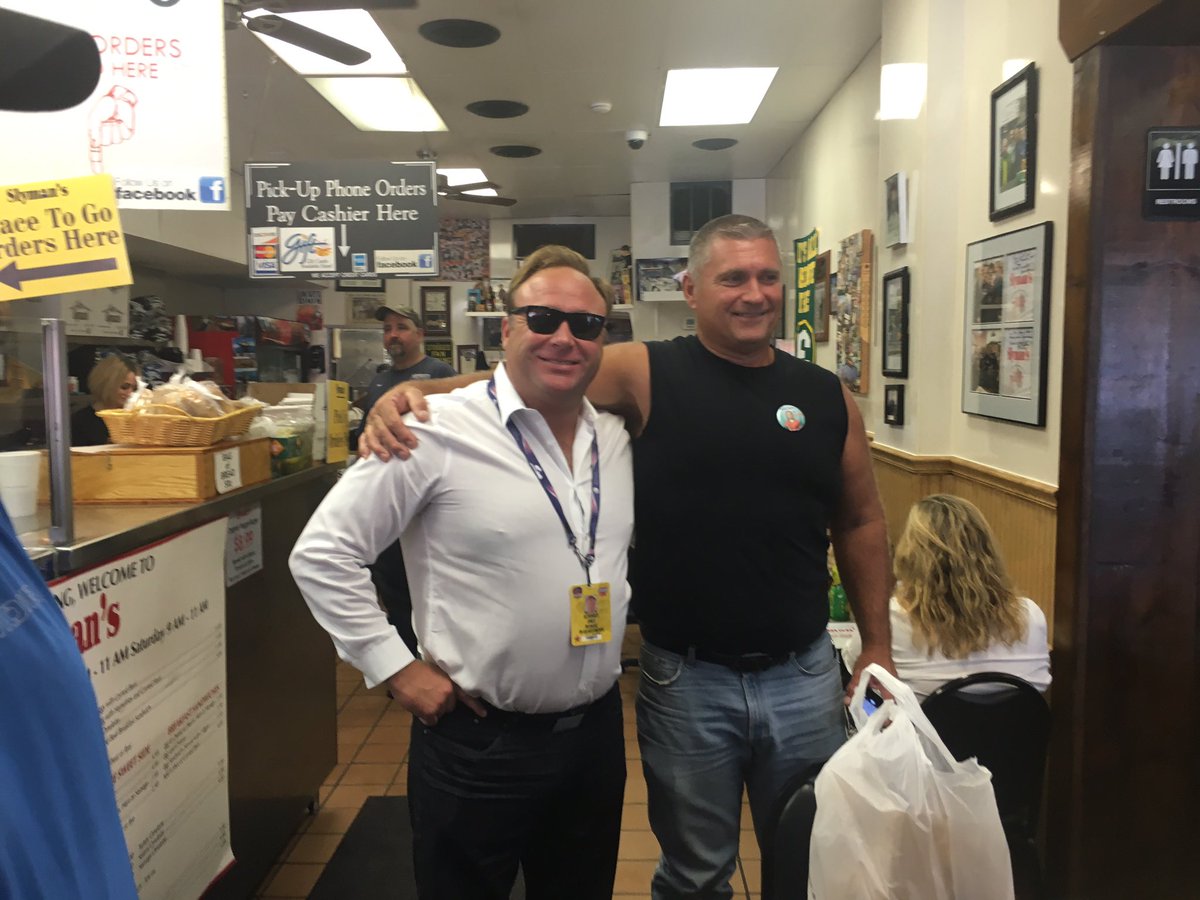 ntkingsley's tweet photo. Conspiracy theorist @RealAlexJones has NO idea what I did to his sandwich when I "ran" into him recently...or does he?? #nah #alwaysclueless https://t.co/hTJPO0s2fe