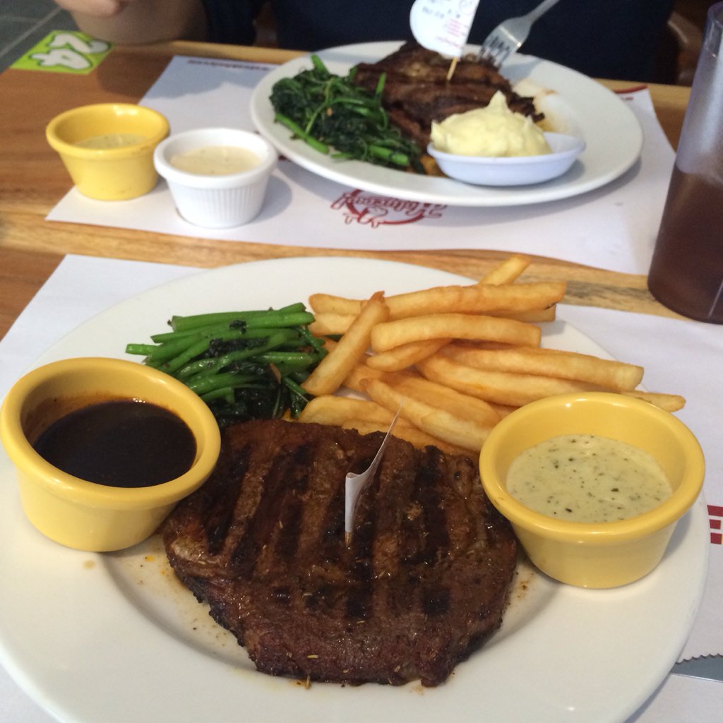 deaa_deoo's tweet photo. Lunch date w/ le brother @steakholycow @steakholycowmlg https://t.co/SPBaiDPoe5