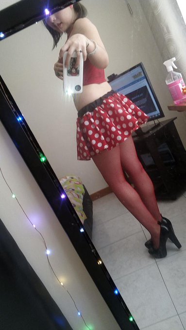 Hope u like my pictures babes 😘 💋 https://t.co/CwSiI5784b