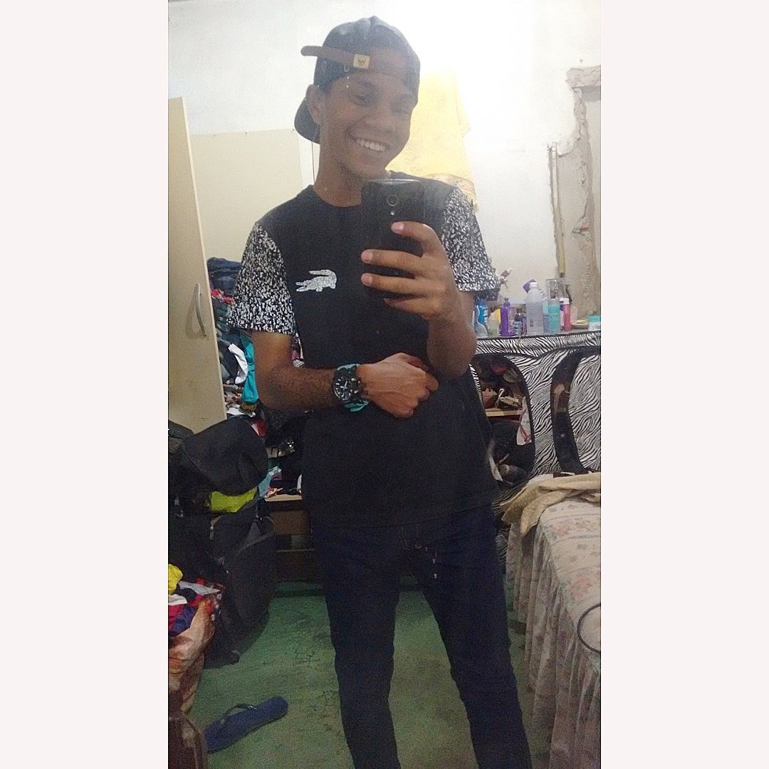 _Phenriqs's tweet photo. Com naipe de vagabundo🎤 https://t.co/SAU20H2O9Y