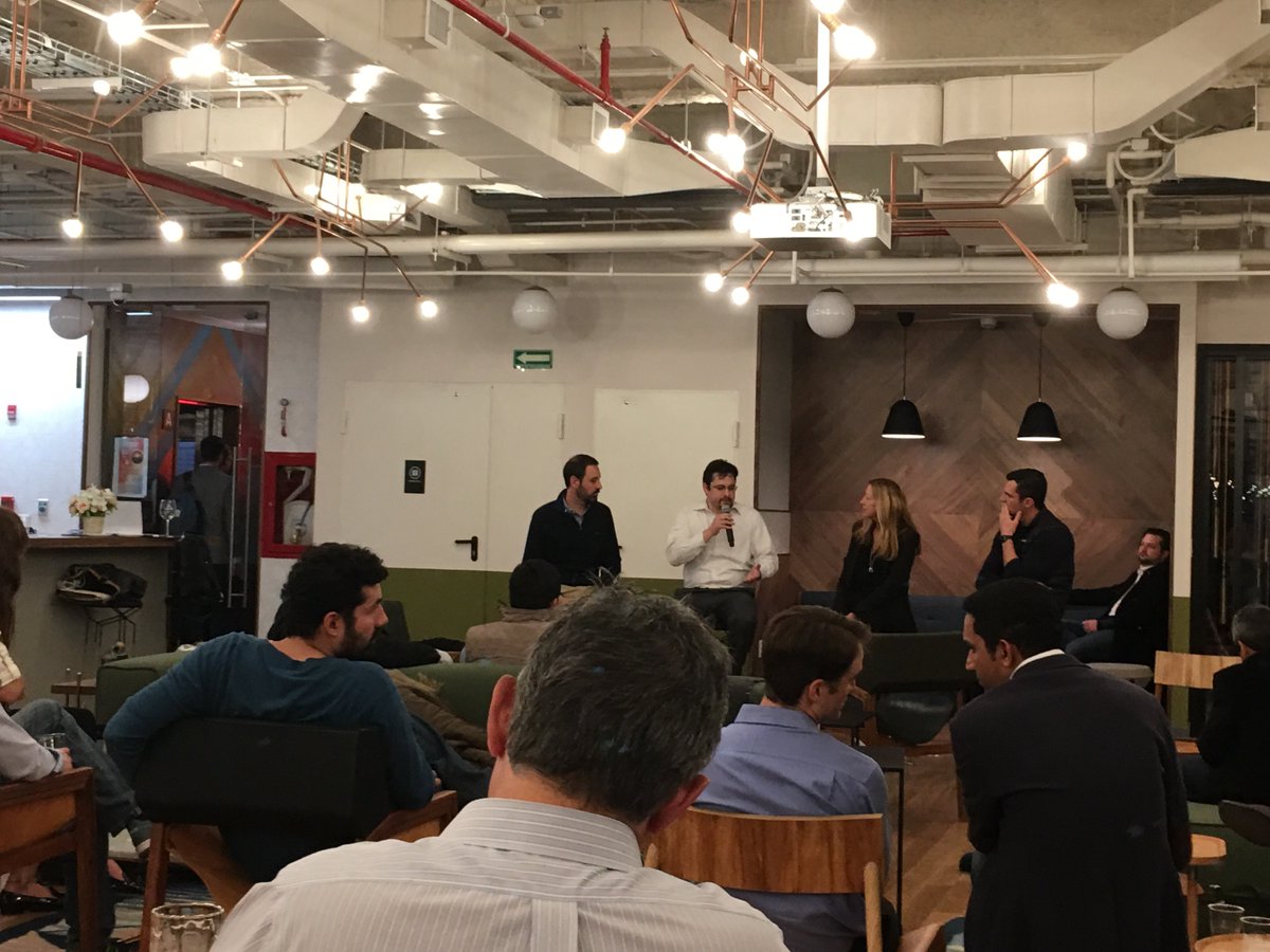 CloudComputingA's tweet image. At @WeWorkMEX with the team and #Fintech projects from @NXTPLabs
