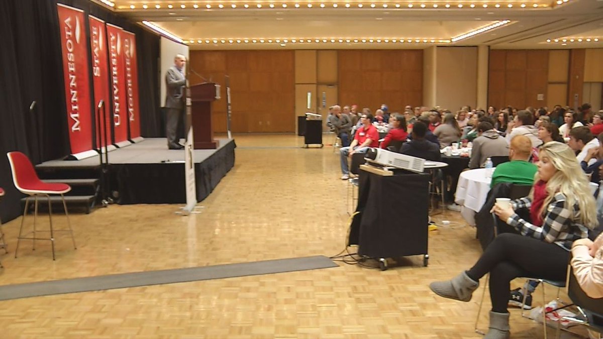 KVRRSports's tweet photo. Twins President Dave St. Peter Visits MSUM | KVRR Sports https://t.co/SKWT20PuRU @TwinsPrez @MSUMoorhead @MSUM_SportsComm https://t.co/cerFu9CMHm