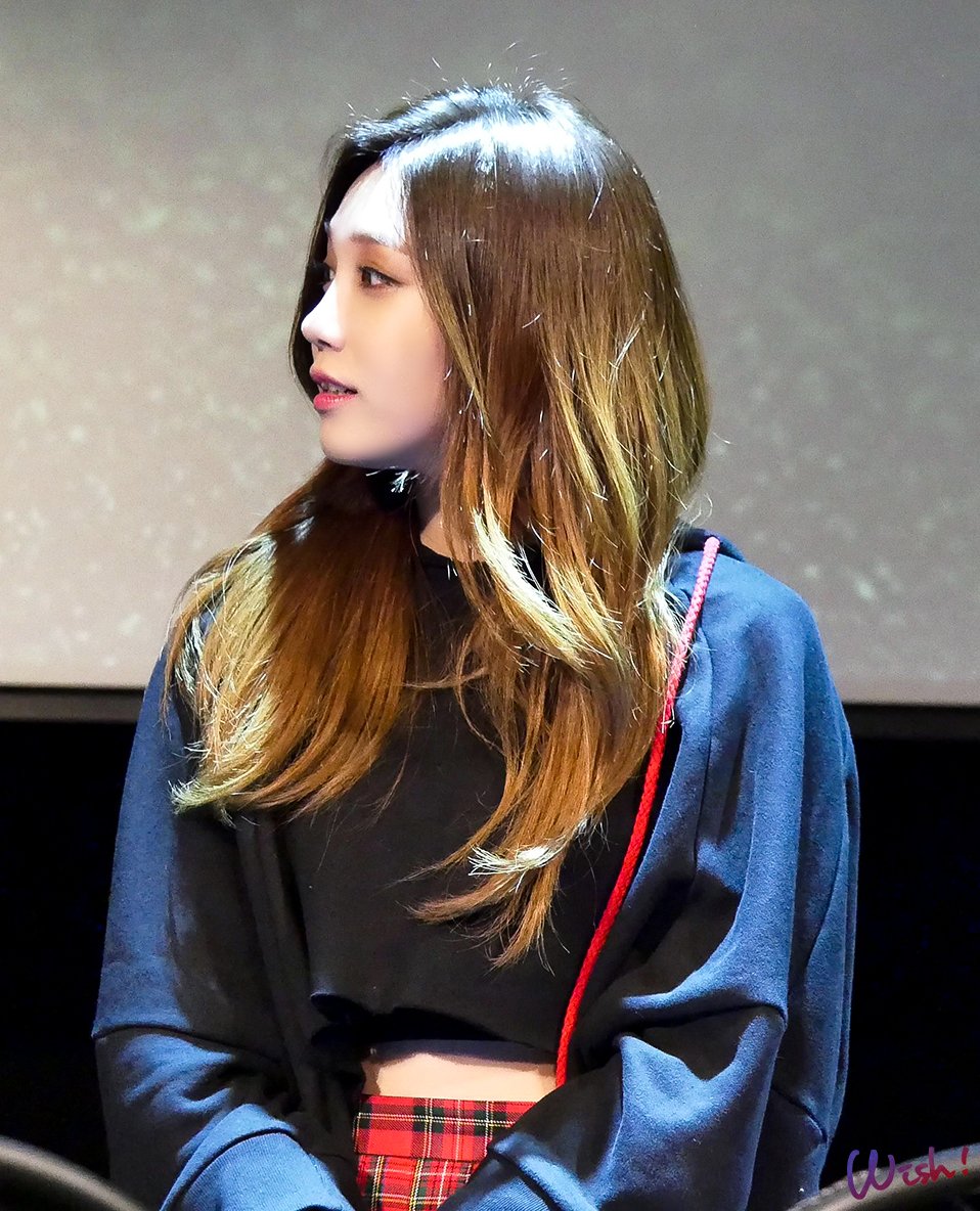 wish523944's tweet photo. 160929 #Pink_Revolution 신촌 팬사인회 #정은지 part4 https://t.co/hhVxKSGGls