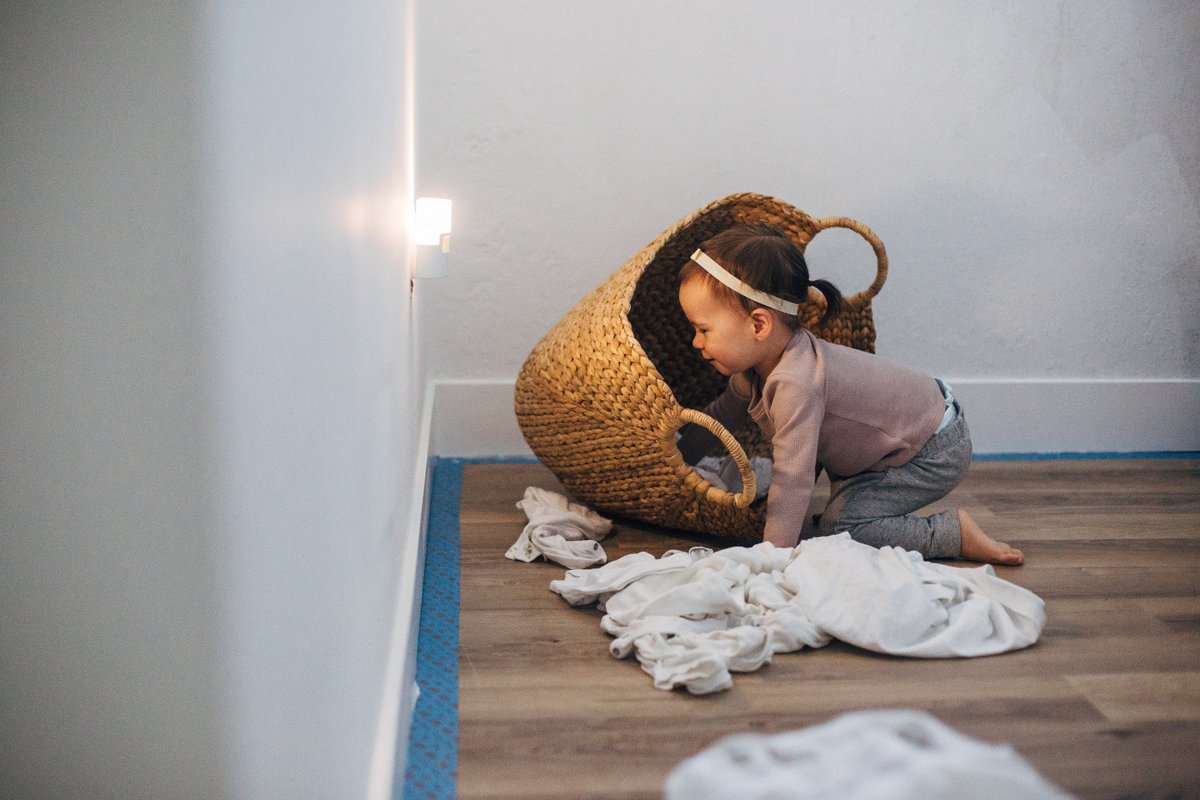 smnthabroderick's tweet photo. I attempted to do laundry with this munchkin. And, it was semi successful. #LightUpFall @JascoProducts https://t.co/rlK4vXnXPN