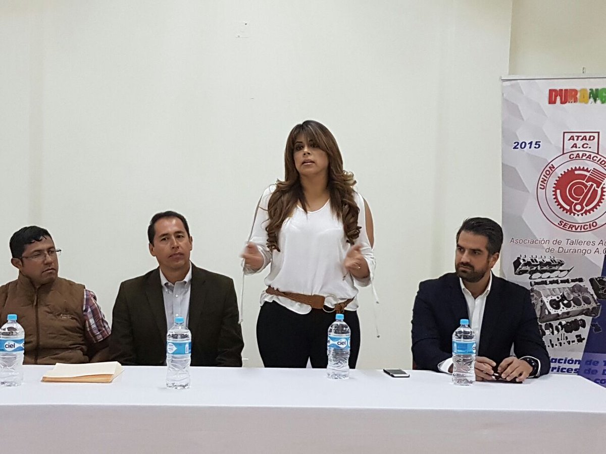 CCEDGOMX's tweet photo. Diana Ocon, presente en  entrega reconocimientos en ATAD, curso: Autotronica y estrategias  de diagnostico a bordo, instructor Leonardo Cano https://t.co/sWIz33wYk0