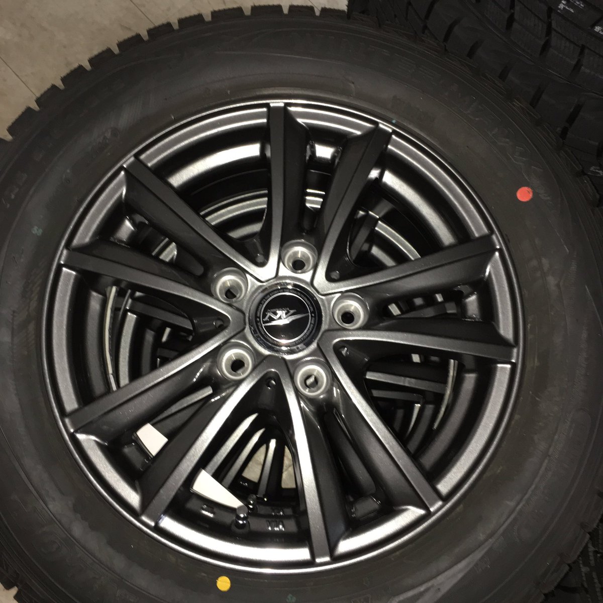 ジェームス栃木 細谷店 公式 当店のお買い得スタッドレスタイヤ ホイールセットのこちらのオリジナルホイール 実はあの有名なウェッズのホイールなんです O 製品の安心性 格好良さ 安さという最高な組み合わせ ウェッズ ホイール