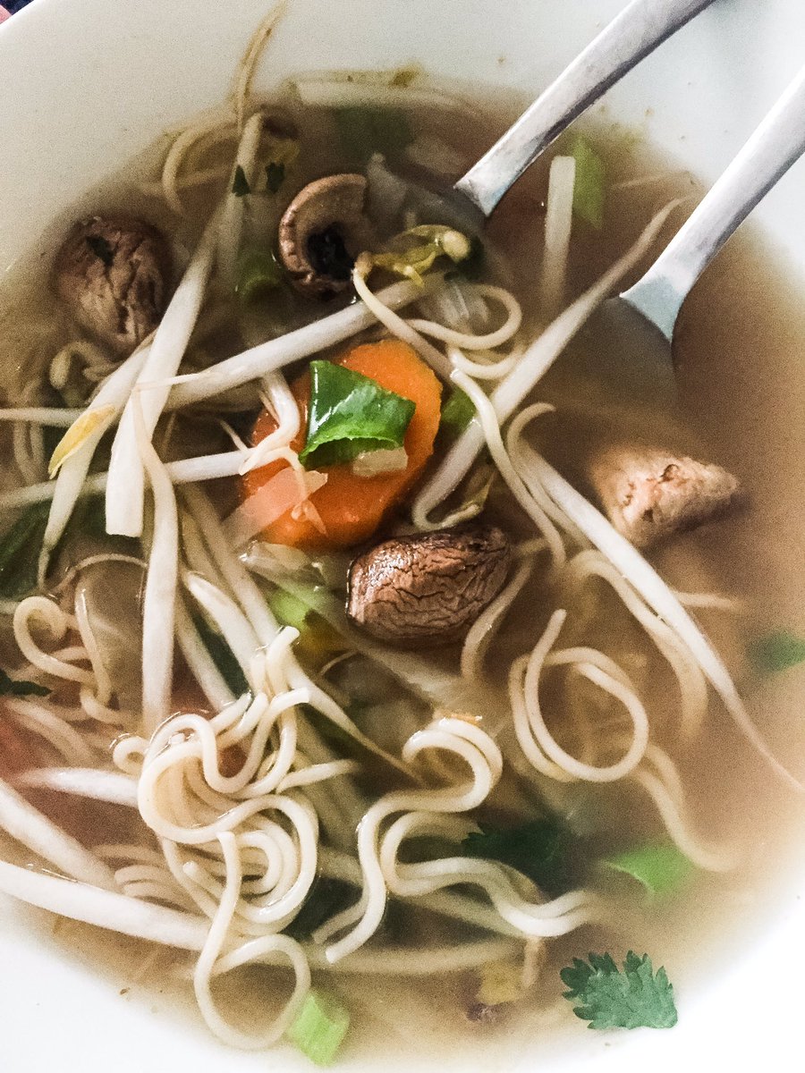tvvegetarian's tweet photo. Delicious homemade ramen for dinner tonight! #vegetarian #delicious #eat #dinner https://t.co/mQbIFbZ6Sh