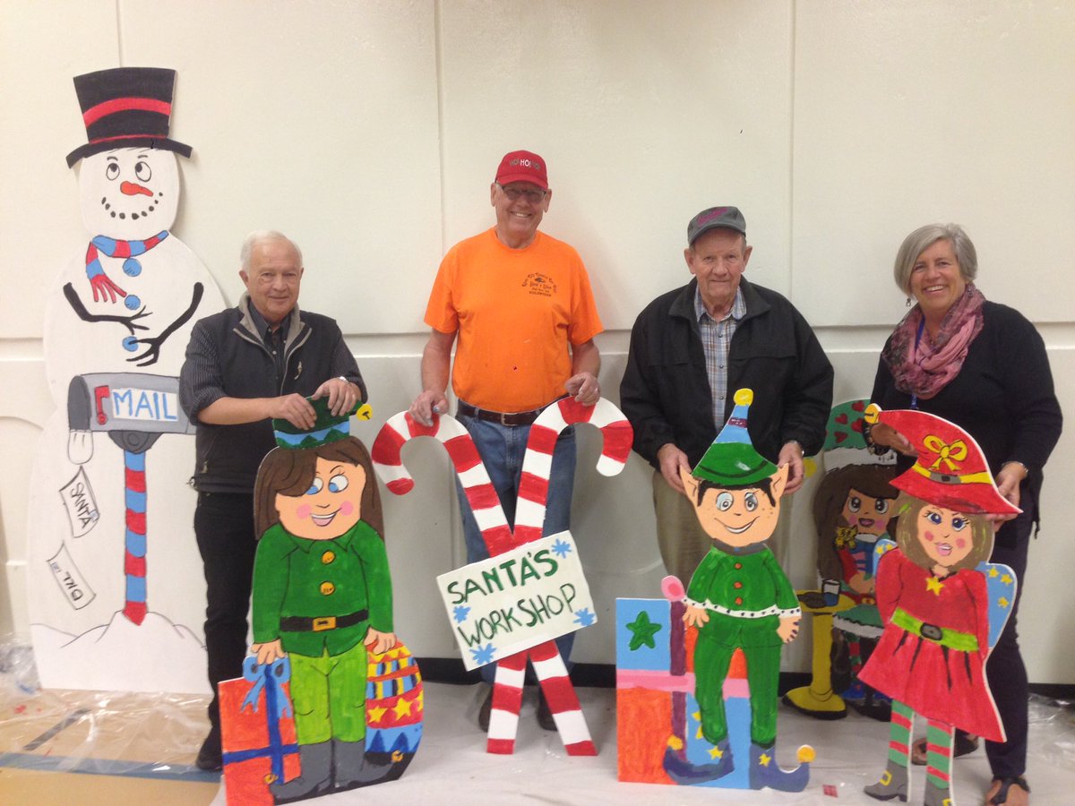 macneillb's tweet photo. Thank you Rotary, guest teacher Lorrie Moralas for working with our students on student designs that will be in GL Park. We are proud ! https://t.co/D2JNs76gwR