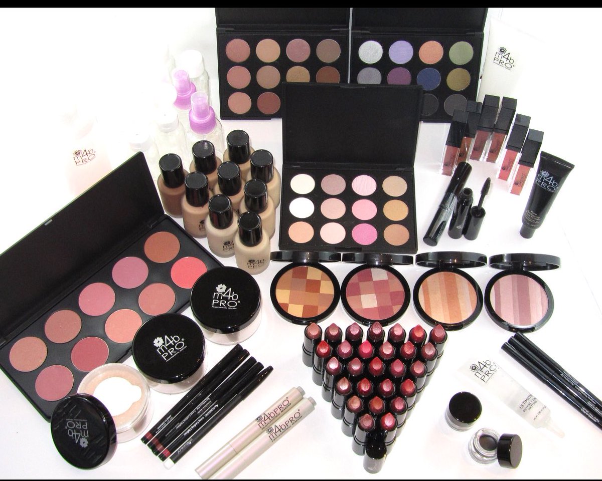 KristinaR0809's tweet photo. Where are all my makeup lovers? #MakeUpRocks #MCOM4384 #LetsDollUp https://t.co/B4BfXXaelY