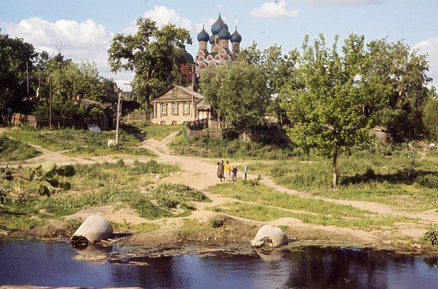 Krasoti_Rossii's tweet photo. Район метро ВДНХ век назад. Тогда это было село Алексеевское https://t.co/Z1hcjAdSZ4