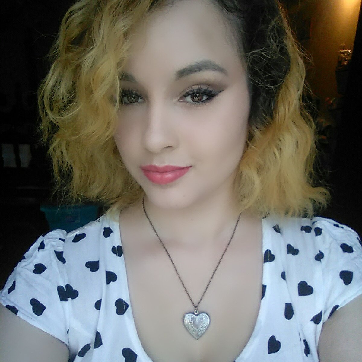 NekroAbyss's tweet photo. Just me
#nofilter #justme #makeupgamestrong #makeup #ombrehair #ombre #bored https://t.co/7KvMN7aQa5