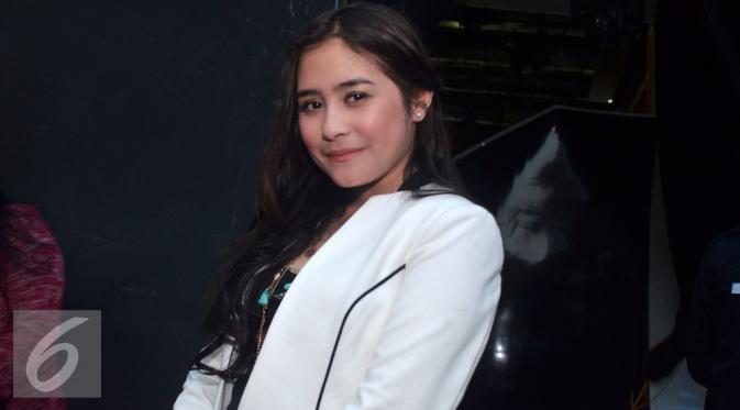 Indosiar's tweet photo. Prilly Latuconsina Pasrah Dicibir Haters karena Teuku Rassya. @liputan6dotcom https://t.co/dD07iuIWAe https://t.co/I4OE6o7cea