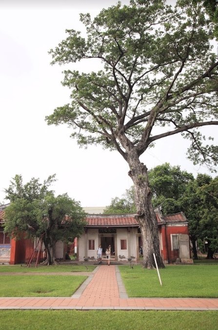 TainanTravel's tweet image. The Taiwan Confucius Temple (1665), was called the First Academy of Taiwan. Today the temple serves as a popular tourist attraction. #tainan