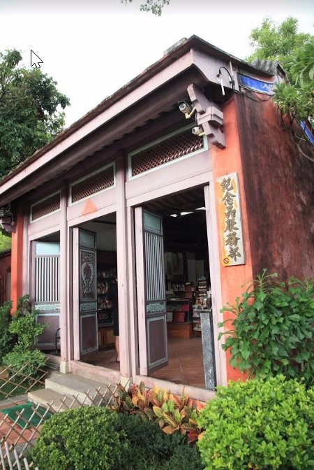 TainanTravel's tweet image. The Taiwan Confucius Temple (1665), was called the First Academy of Taiwan. Today the temple serves as a popular tourist attraction. #tainan