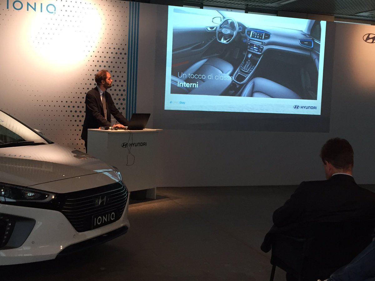 Hyundai_Italia's tweet photo. Paolo Tamborini - Senior Product Manager HMCI "#IONIQ Hybrid: attenzione ai dettagli e dotazione tecnologica d'avanguardia" #IONIQDay https://t.co/YMN0L5HtJI