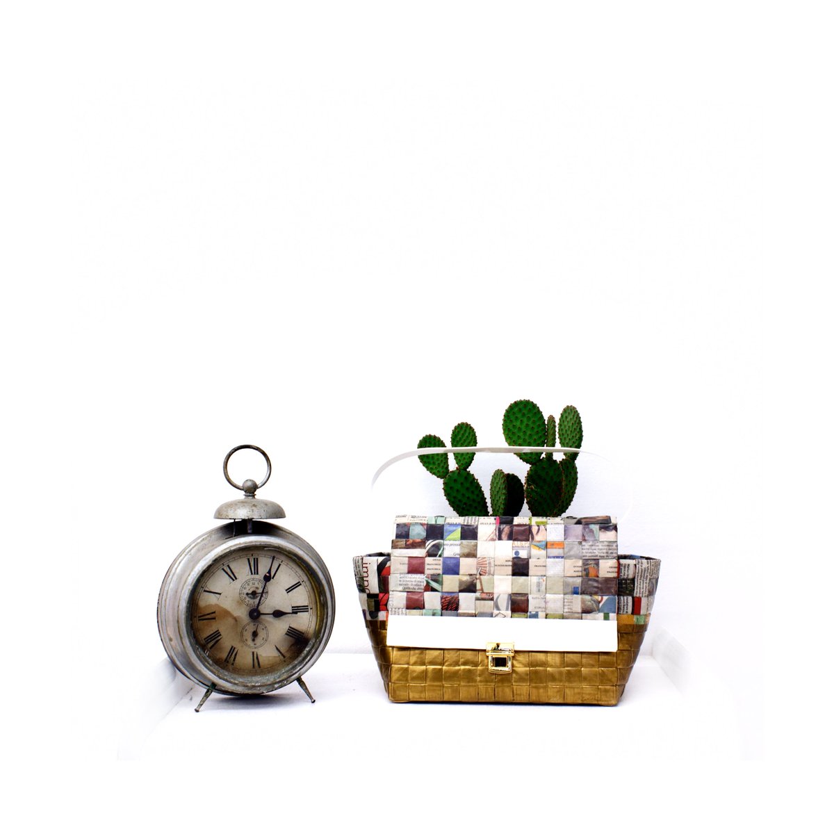 Glamour2punto0's tweet photo. https://t.co/IMBYb8Jobq 1+1=7 #greenbag #accessories #FashionDesigner #fashionista #fashionblogger #paperhandbag #fashionupcycling #vegan https://t.co/co9SAGX5Ax