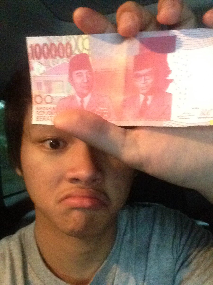 AlvaroMaldini1's tweet photo. @BANKBCA_ID coy apaan ini masa ngambil duit nyelip uang palsu sih hadeh 😊mulai kacau nih bumi https://t.co/ckxJ7HvoGF