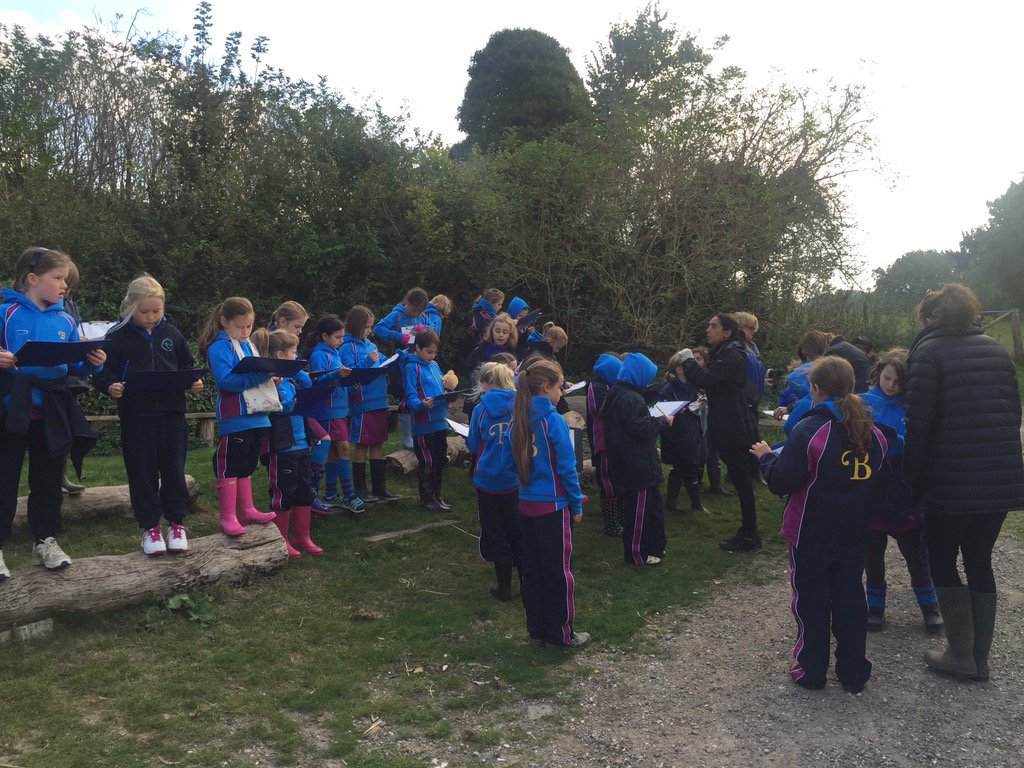 Year4BHillGirls's tweet photo. Ready to start our climb up the South Downs #frogfirle #riverexplorers @BHillGirls https://t.co/QAQU2WGXw8
