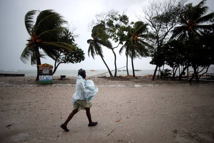 How and why are women and men affected differently by disasters? bit.ly/2delQdQ #IDDR2016 @bebraced