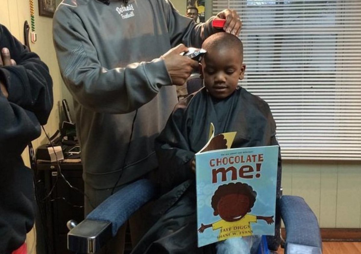 LOVE THIS -- Barber cuts prices for kids who read aloud during appointment huffingtonpost.com/entry/barbersh…