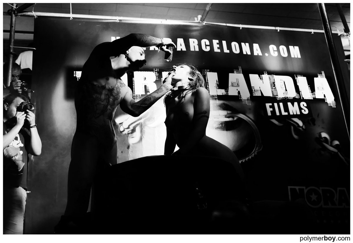 HeyPolymerboy's tweet photo. @JordilucenaV y @Alexa_Nasha en el @SALONEROTICOBCN #SEB2016  @RATTPENAT @Nora_barcelona https://t.co/PqNqq6Oglb