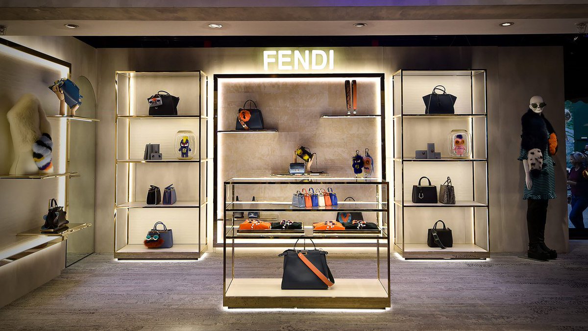 dariacid1611's tweet photo. Интерьер "выездного" бутика Fendi, расположенный в лондонском универмаге Harrods — август 2016
#мода #красота #Fendi https://t.co/W2WQTbf8RS