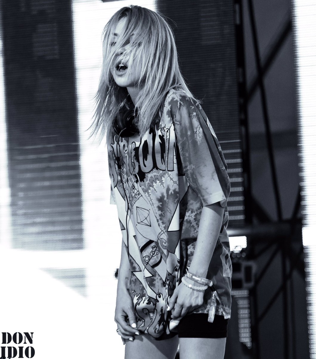 DiVisuals's tweet photo. The amazing @awonderdj during #SAMF2016 in #Chicago #tbt @SpringAwakeFest @reactpresents #alisonwonderland #Photography https://t.co/r1UNHEhosm
