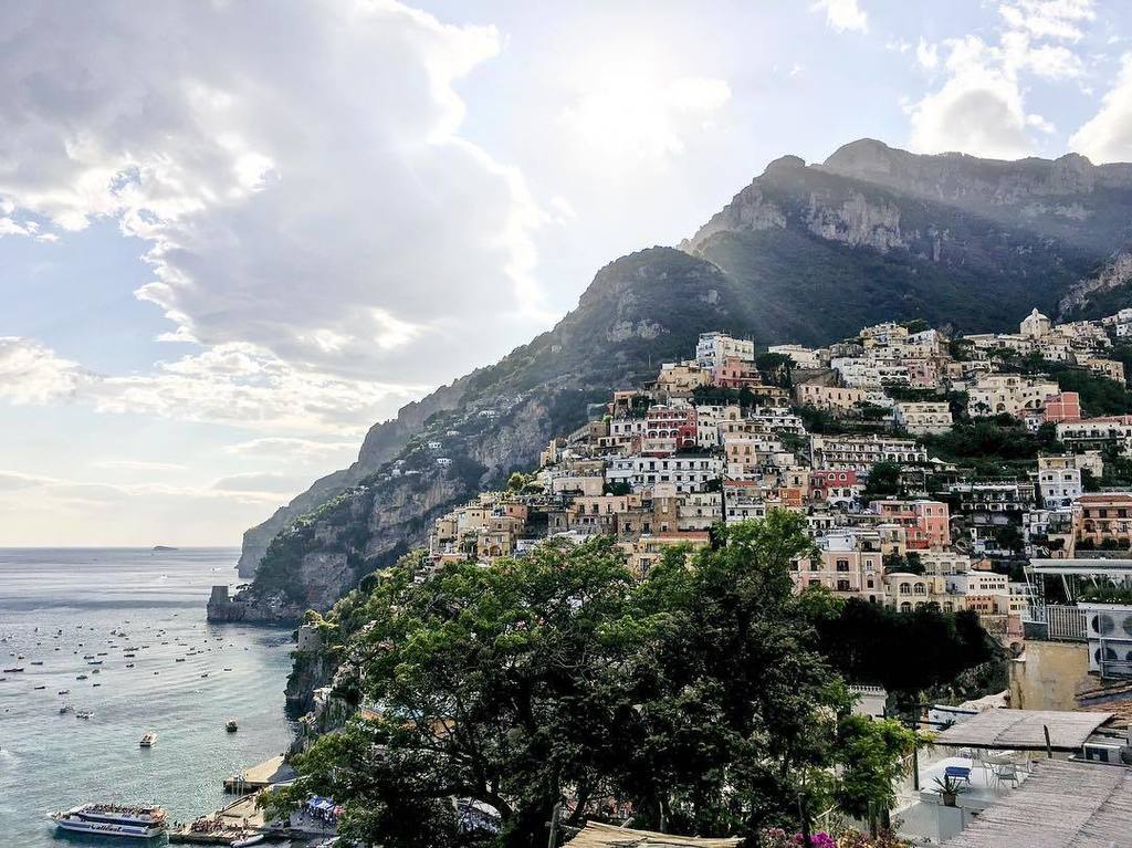 nomanbefore's tweet photo. After walking the Path of the Gods, and you finally reach Positano 🙌
•
 #costieraamalfitan… https://t.co/2mIvFAqqt8 https://t.co/Ctt3q1V0px