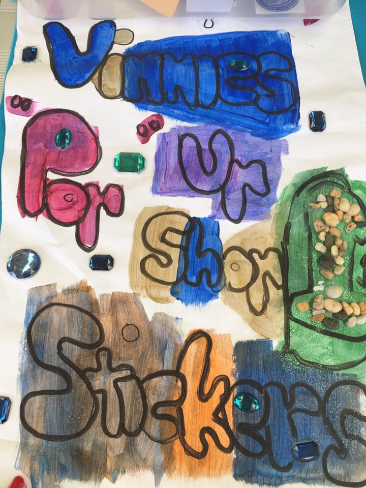 VinniesNT's tweet photo. Students today held a pop-up stall selling clothes for their Dressed by Vinnies Day tomorrow at O'Loughlin College in Darwin! Great work :) https://t.co/weTyjlClD5